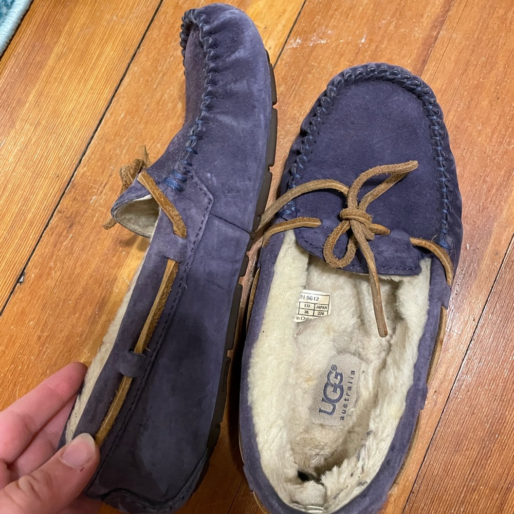 UGG women’s size 5 purple moccasins.